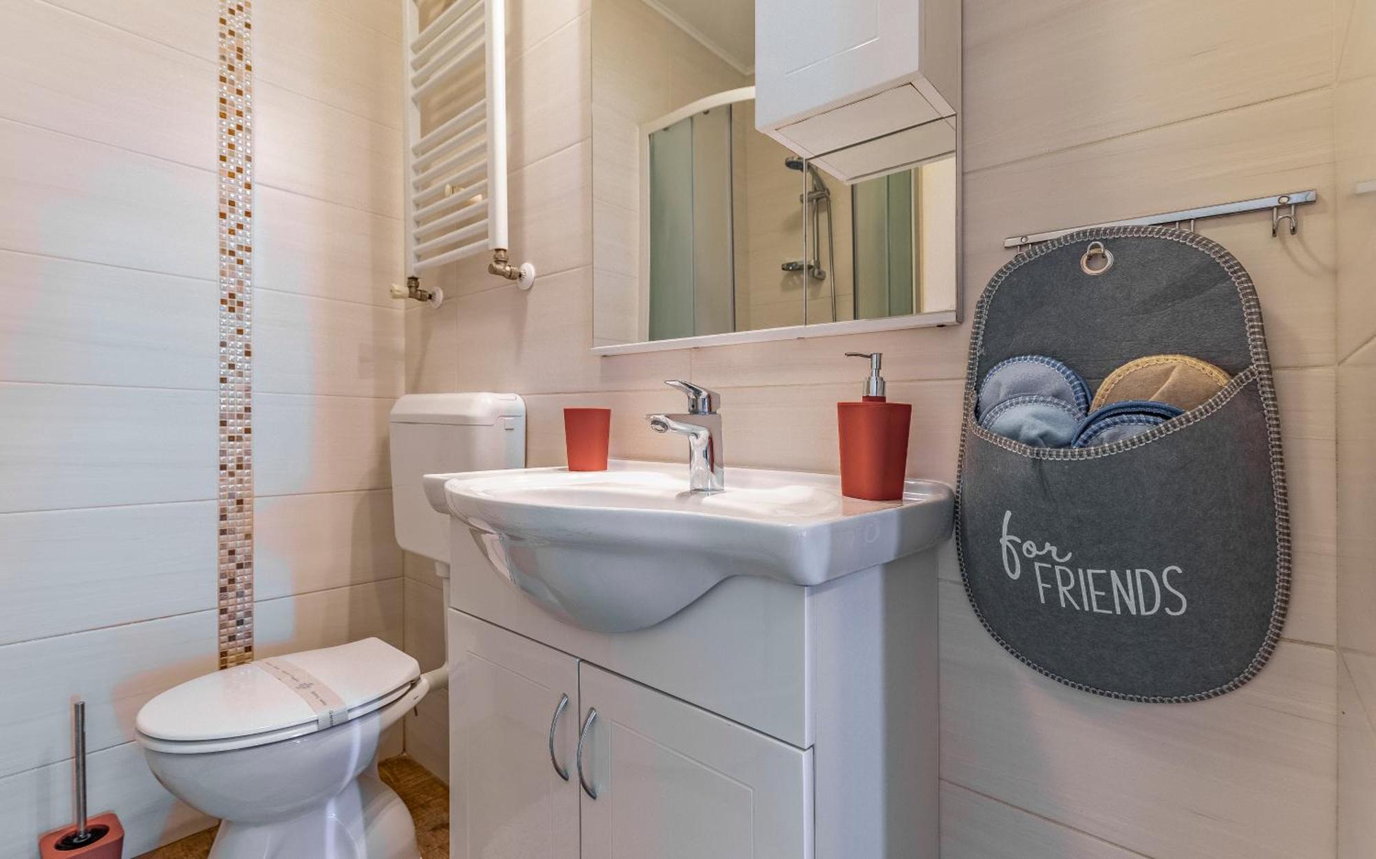 Big With Free Parking Apartman