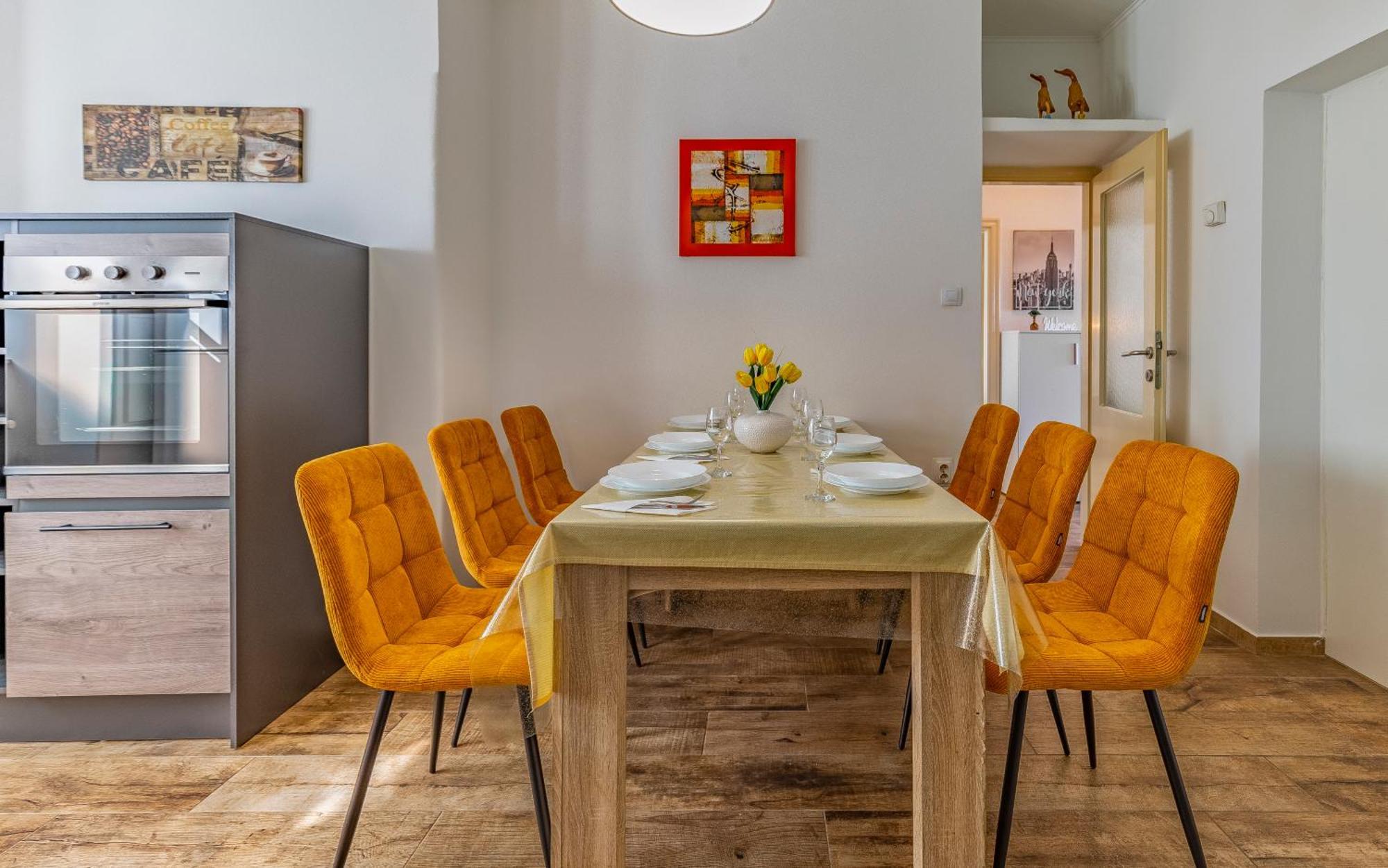 Big With Free Parking Apartman Pula